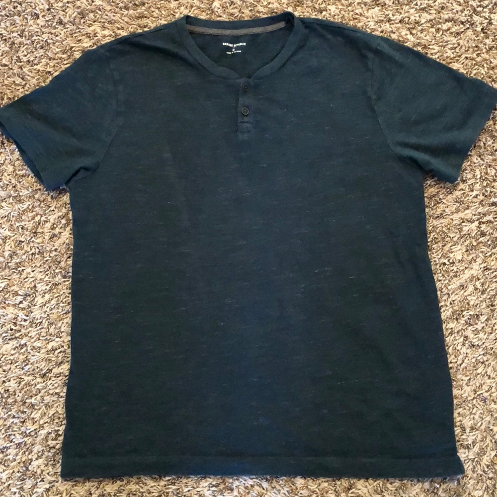 Banana Republic. Men’s Henley. Size M